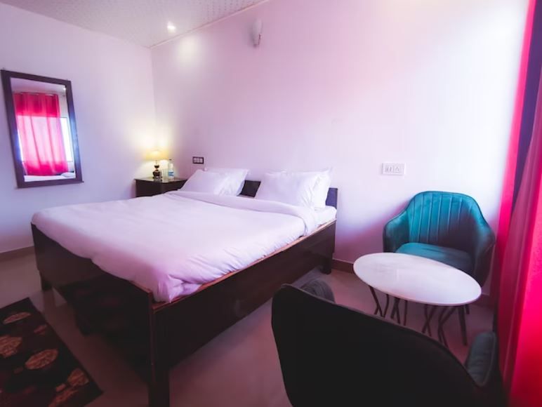 Haut Monde Kings Paradise Resort Semi Deluxe Room 2