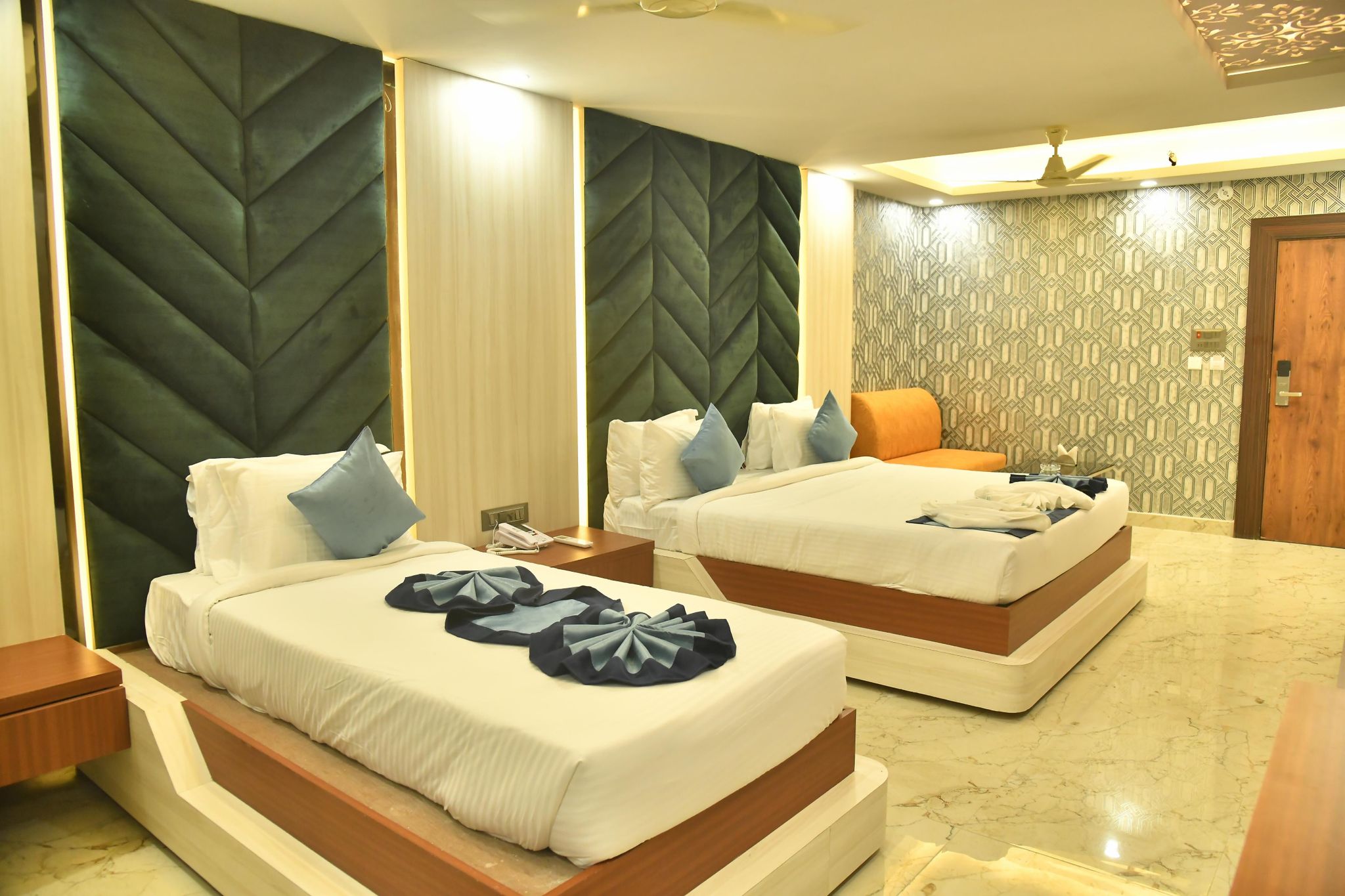 Hotel City Square Deluxe Room