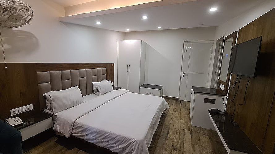 Executive Non View No Window