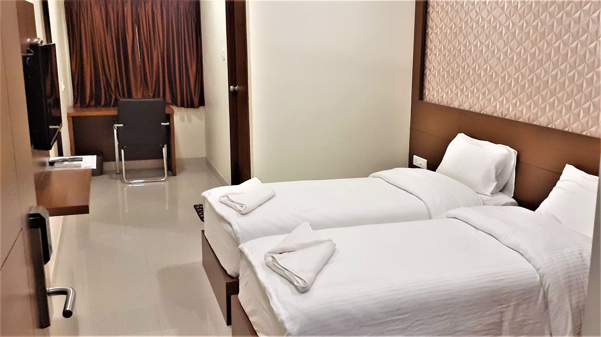A&M Rooms and Residences Deluxe Twin 2