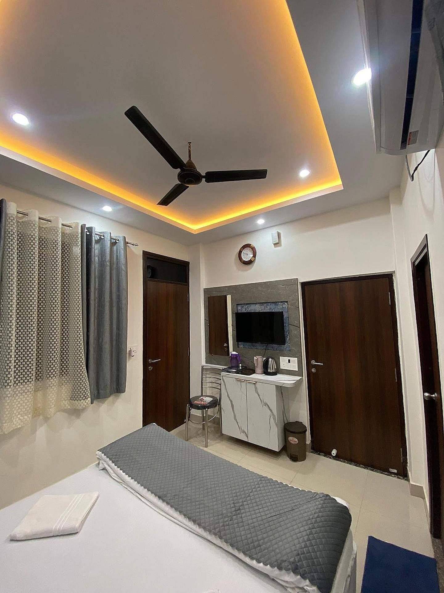 Deluxe Room with Deluxe Amenities