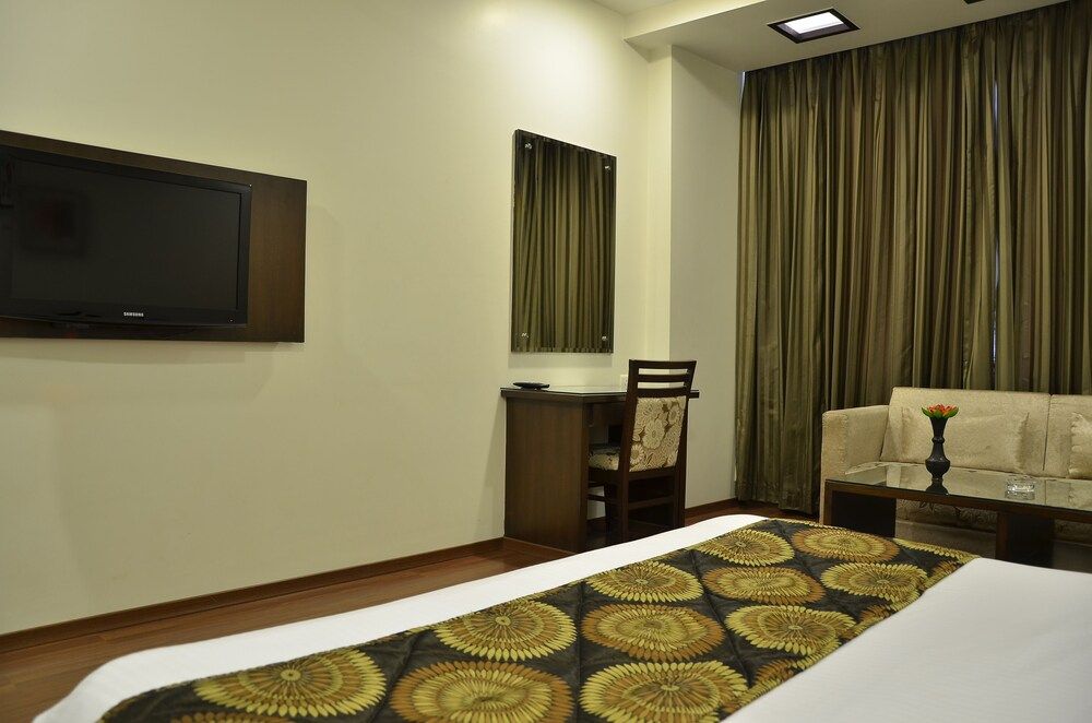 Executive Suite with Banganga Transfers