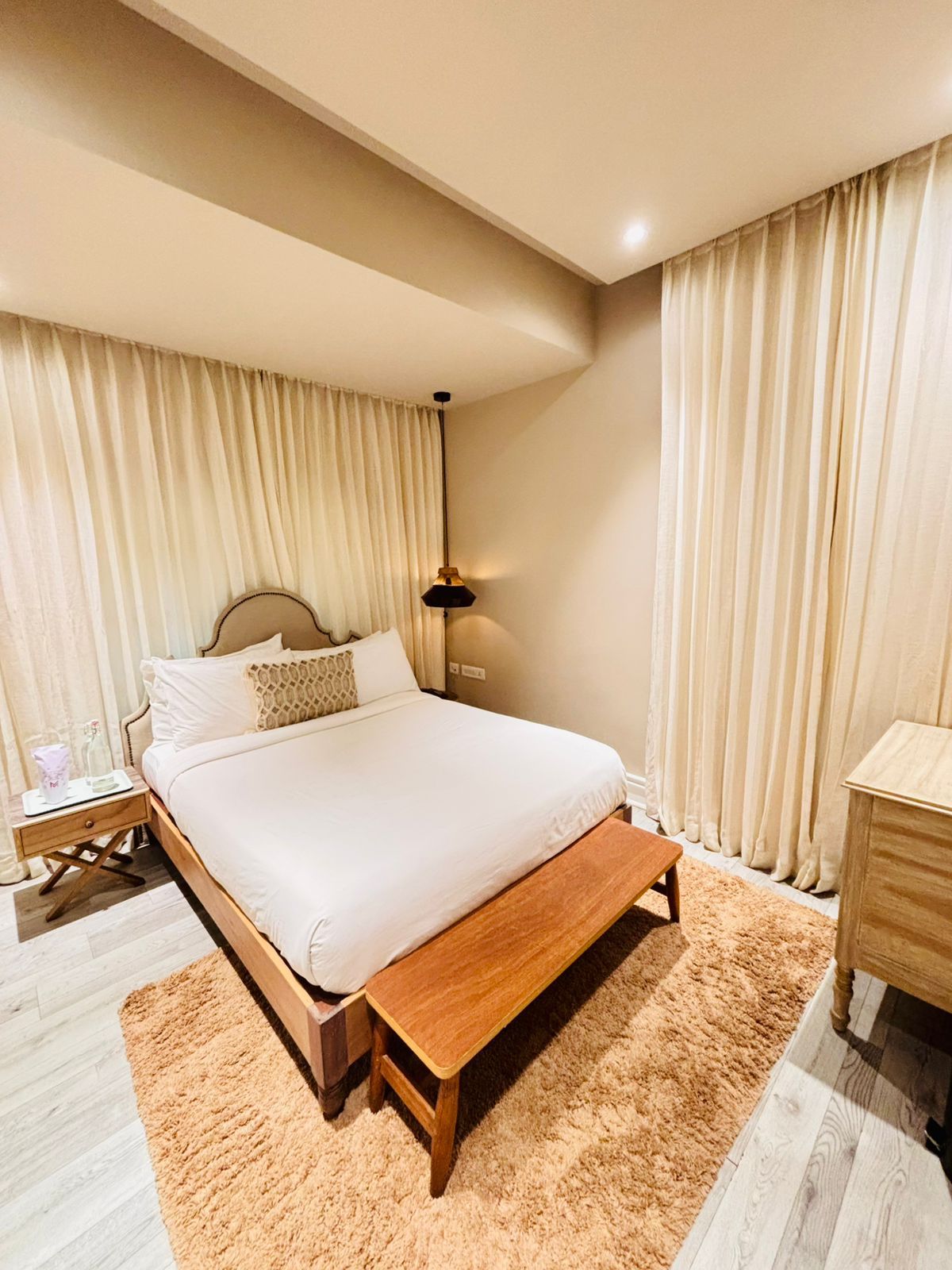 Meraki Maison Deluxe Room 11