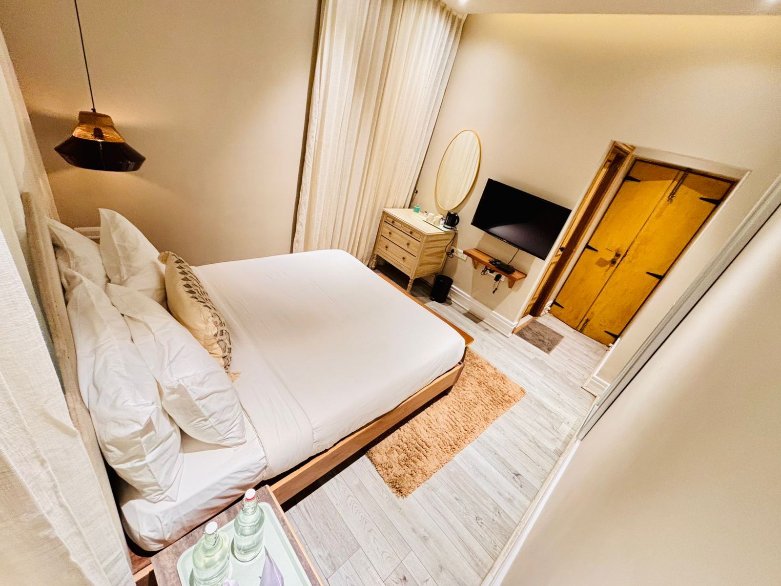 Meraki Maison Deluxe Room 7