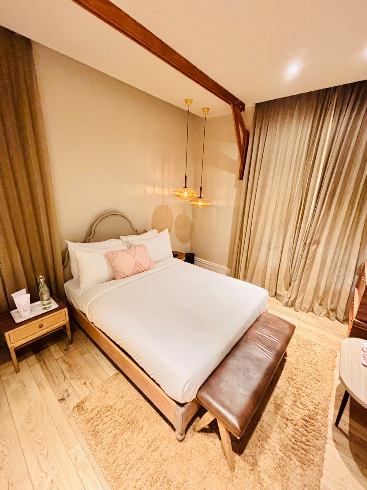 Meraki Maison Deluxe Room 9