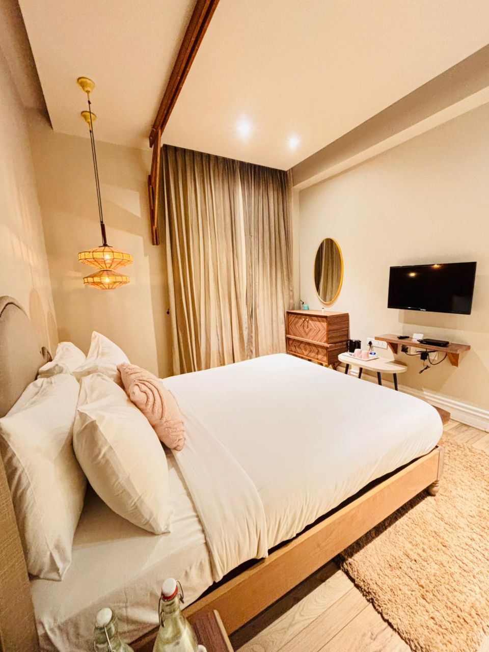 Meraki Maison Deluxe Room 12