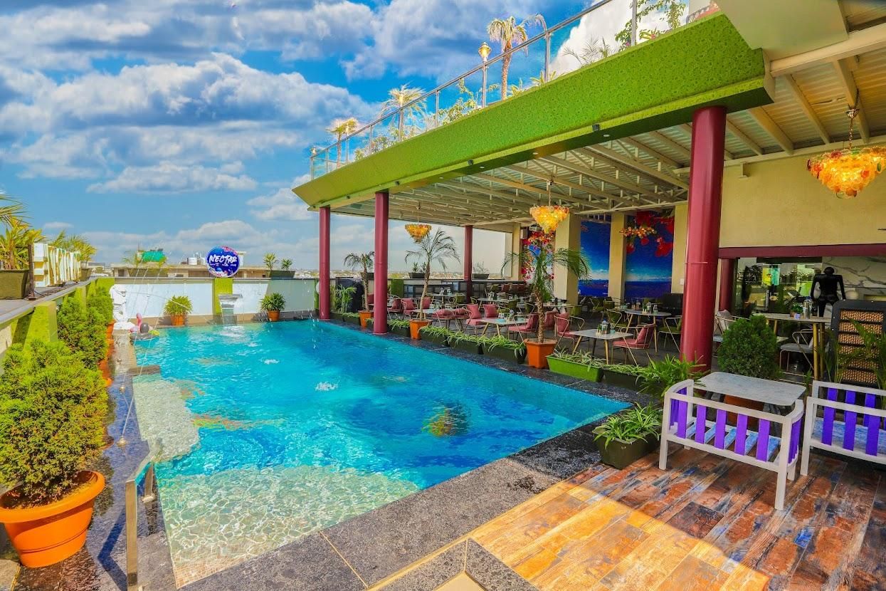 Swimming pool