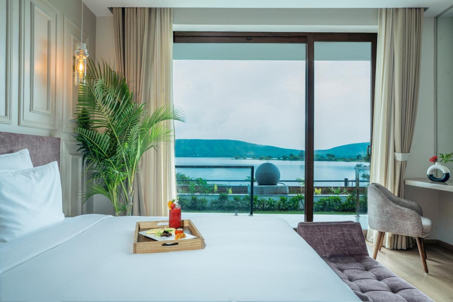 Lakefront Room with Private Garden