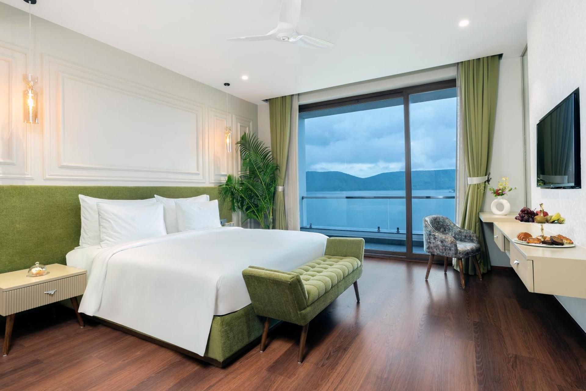 Lakefront Room with Balcony