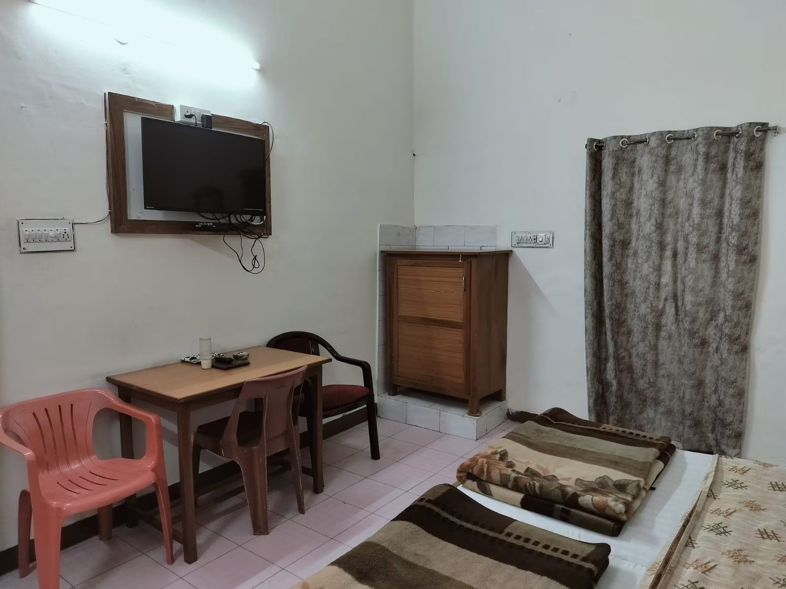 Deluxe Air Cooled Room