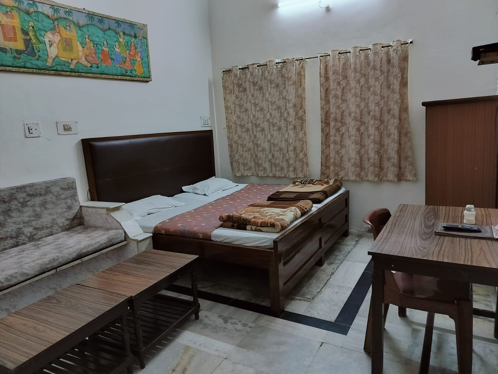 Deluxe Air Cooled Room