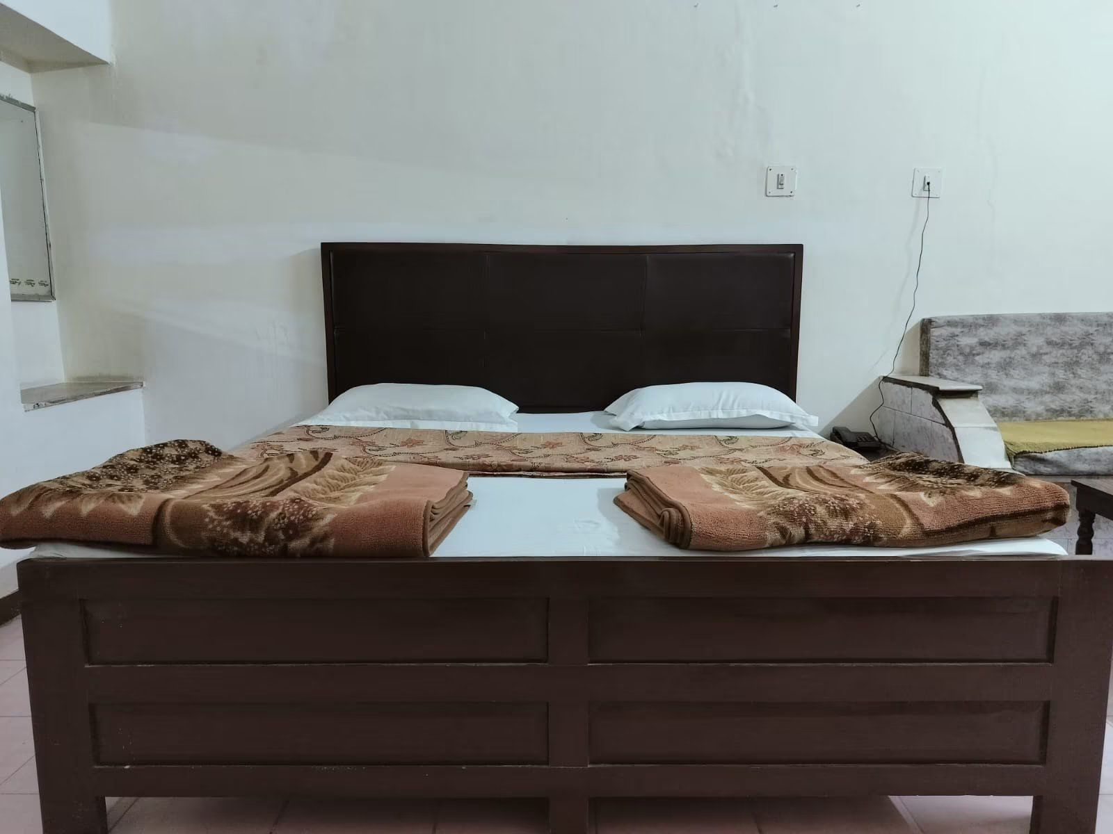 Deluxe Air Cooled Room