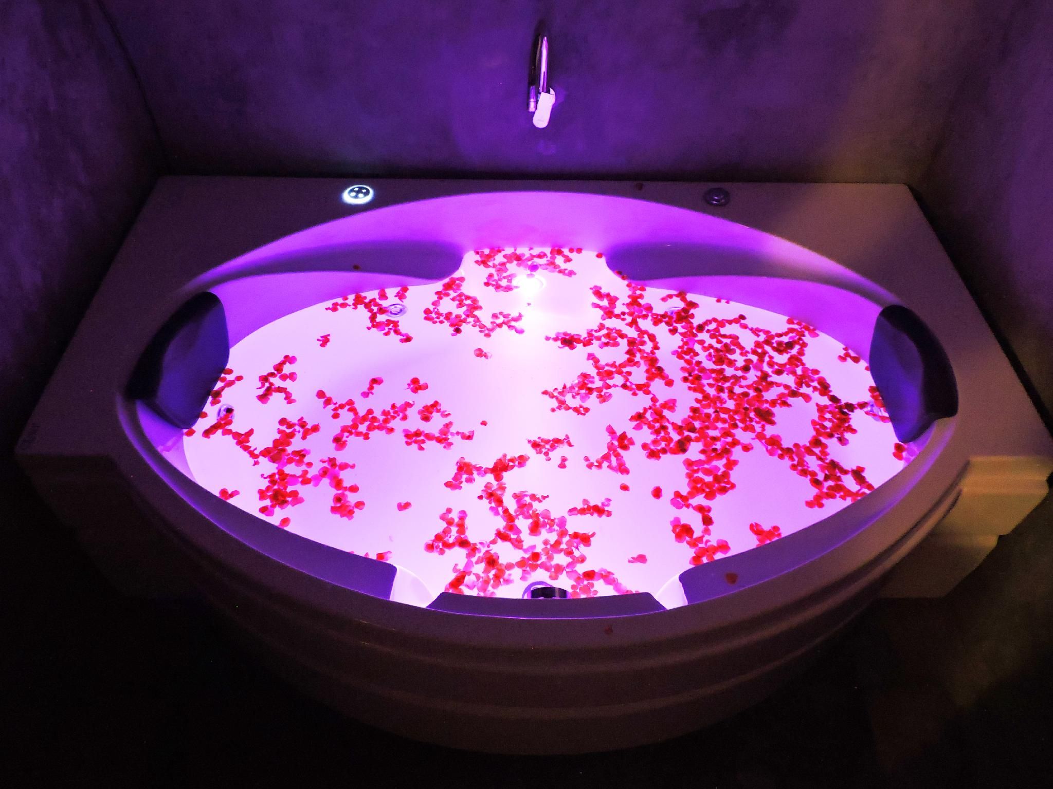 Jacuzzi Villa with Queen Bed