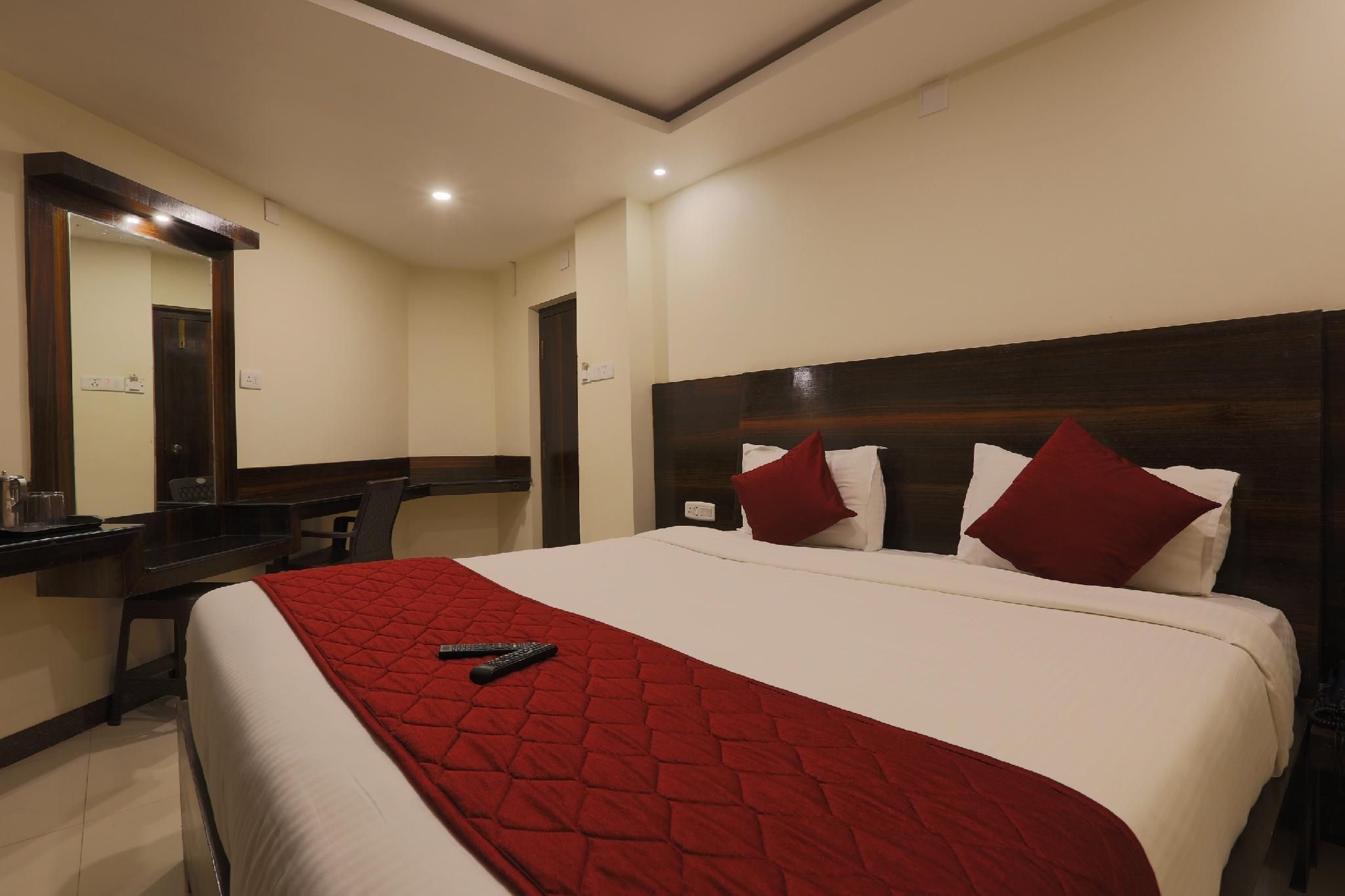 Kemp's Cave Deluxe Room 2