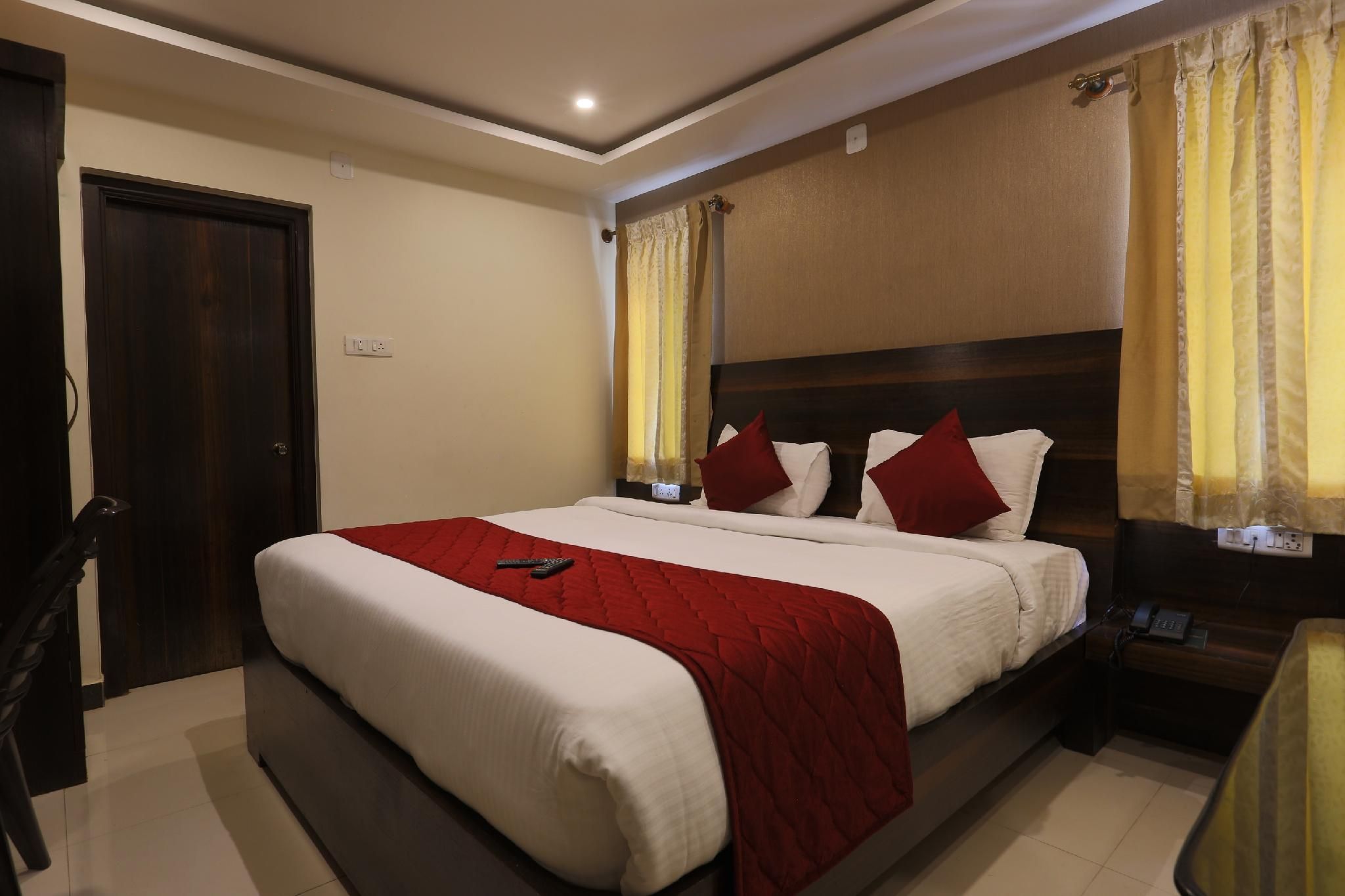 Kemp's Cave Deluxe Room 4