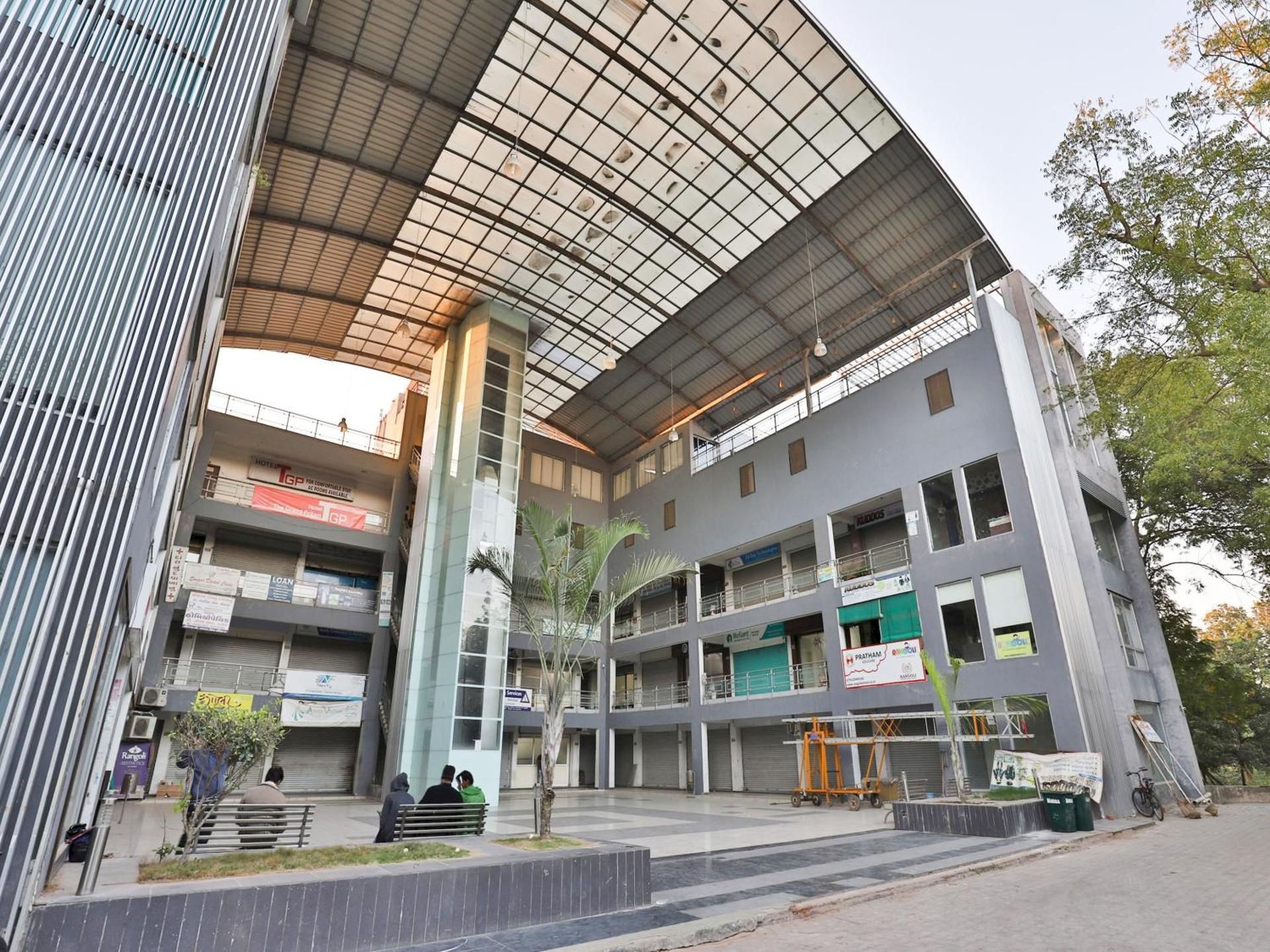 Flagship Hotel The Grand Pritam