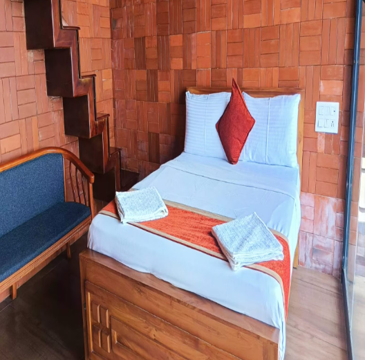 Valley View Balcony Cottage-3