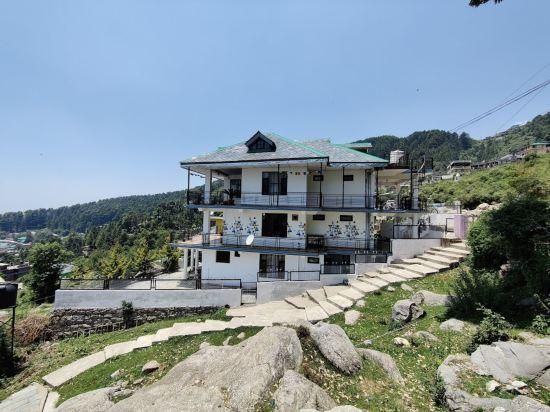 Young Monk Hostel & Cafe Dharamkot