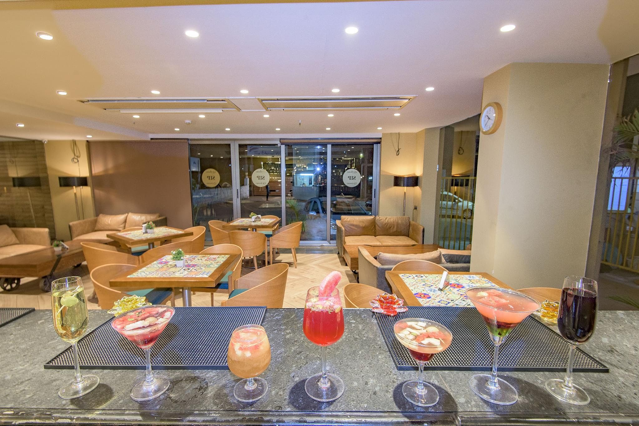 bar/lounge