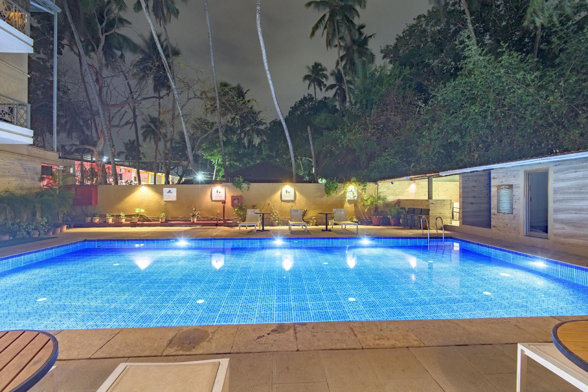 Swimming pool