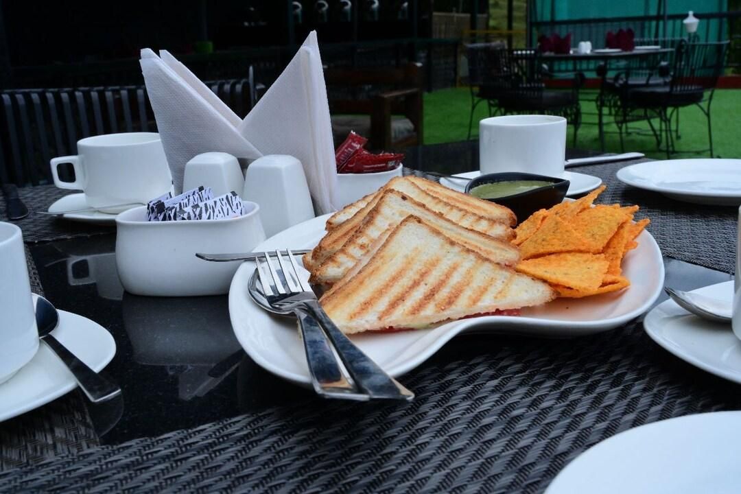 Food & Dining