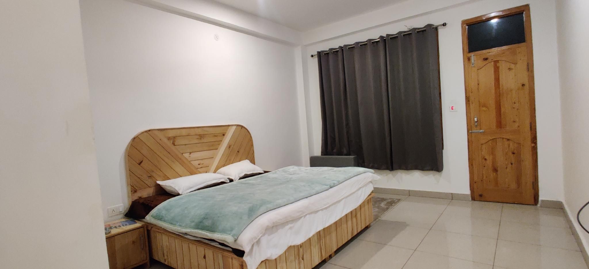 Large Room with Balcony