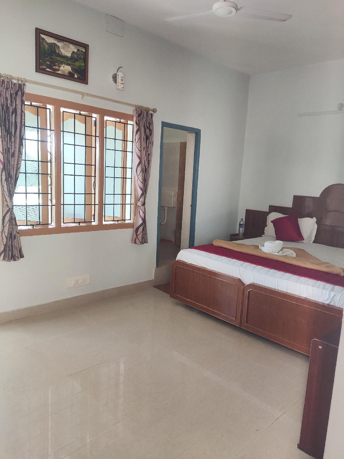 [Breakfast 1+1] Standard Twin + Breakfast buffet for 2 people