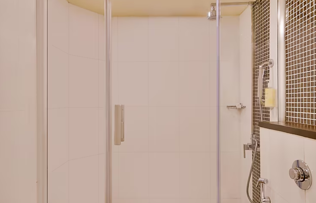 Lemon Tree Hotel, Centre Point, Jamshedpur Deluxe Twin Room 4