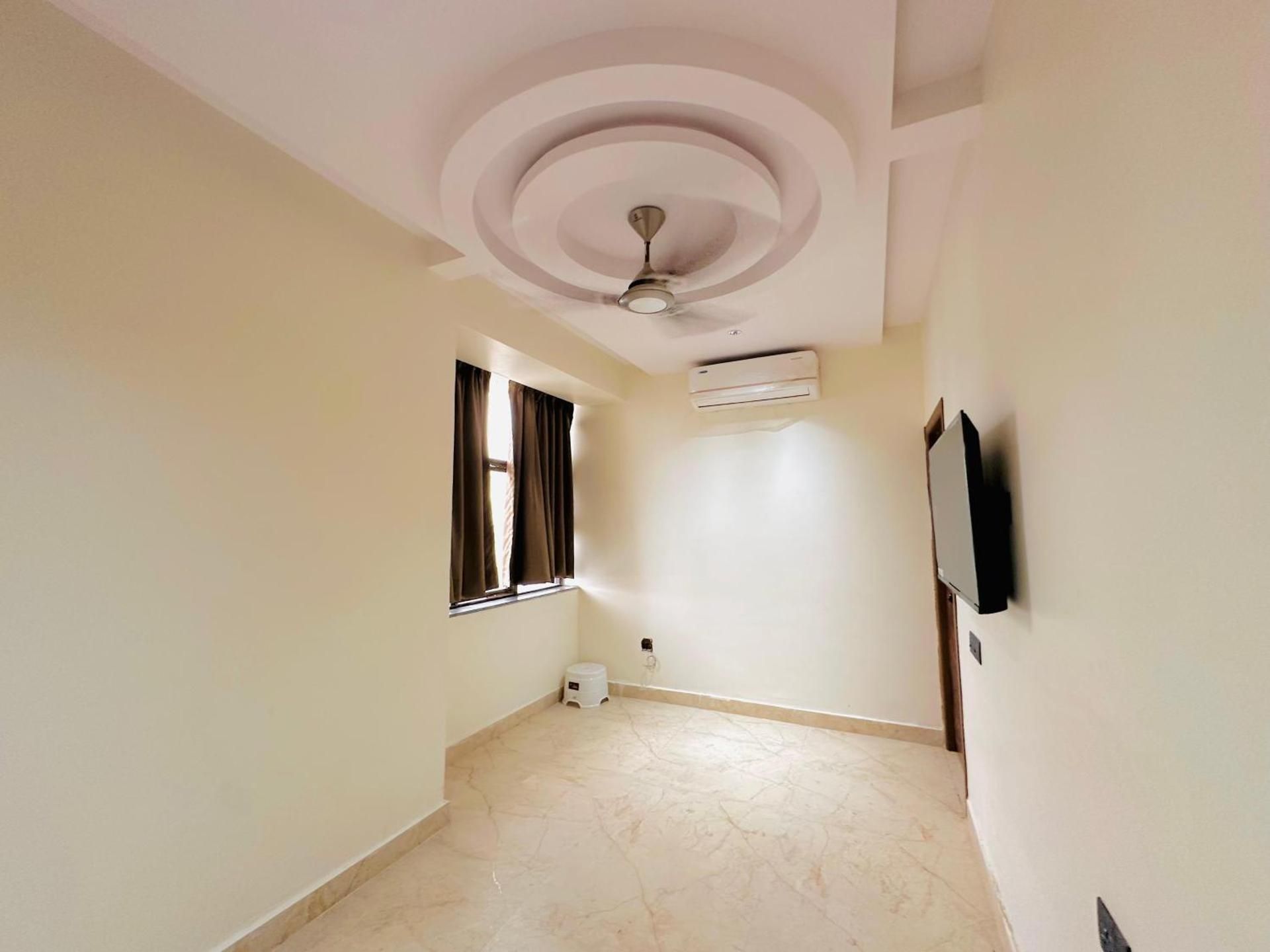 shared lounge/tv area