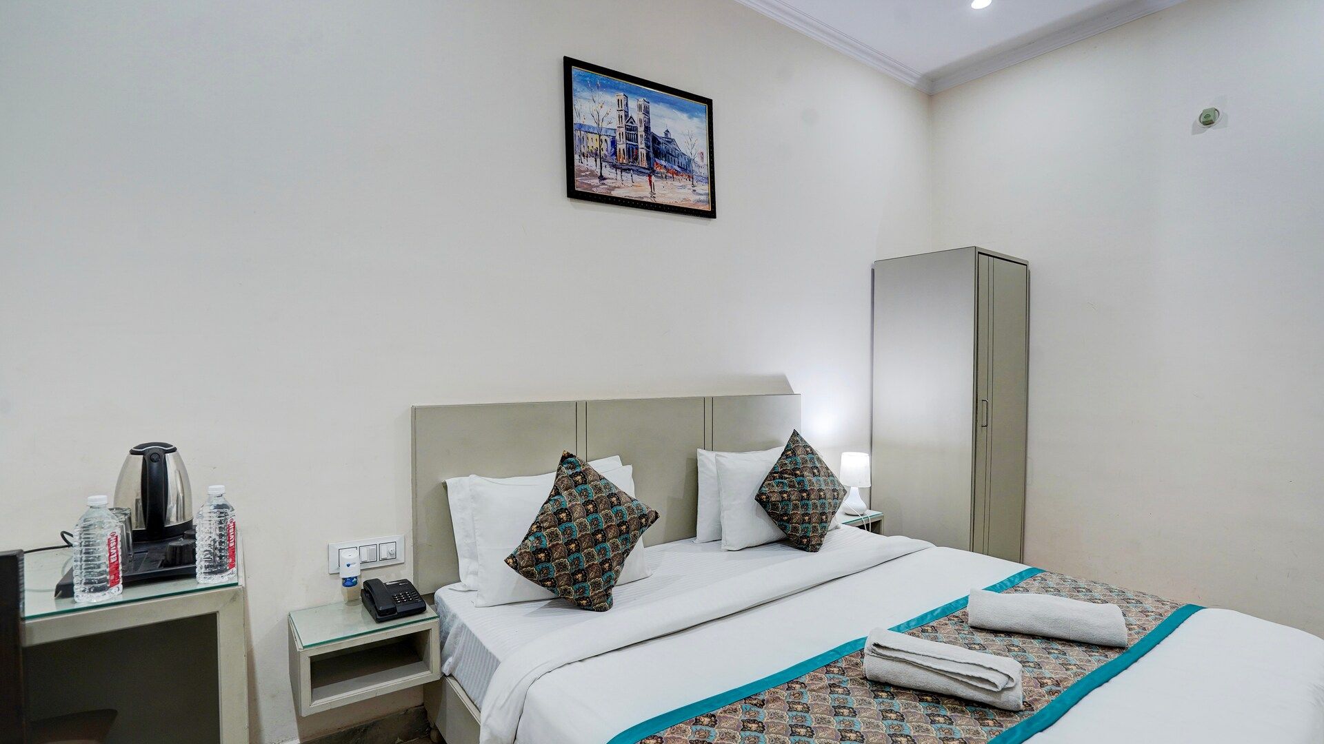  Hotel Taj Holiday Deluxe Double Room 6