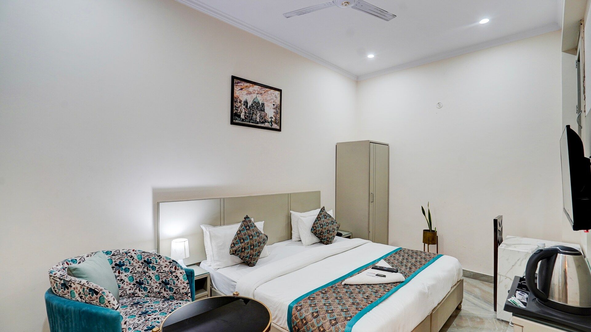  Hotel Taj Holiday Deluxe Double Room