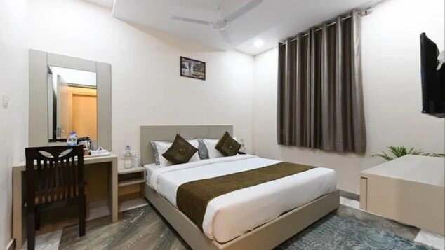  Hotel Taj Holiday Deluxe Double Room 2