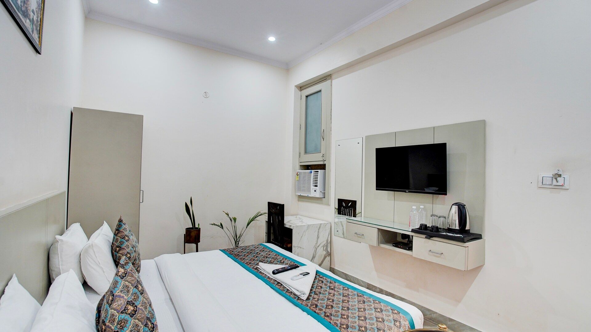  Hotel Taj Holiday Deluxe Double Room 11