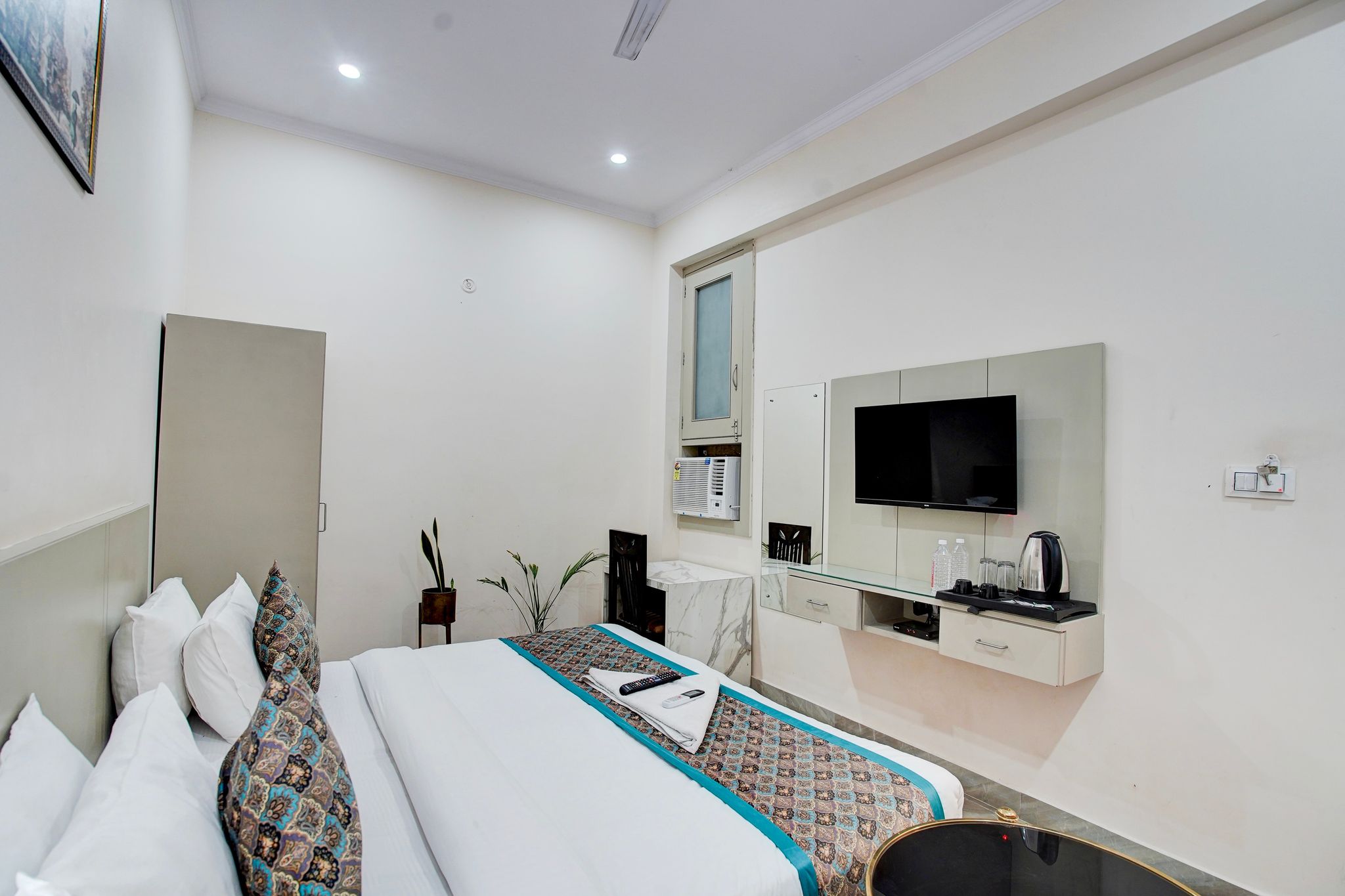  Hotel Taj Holiday Deluxe Double Room 12