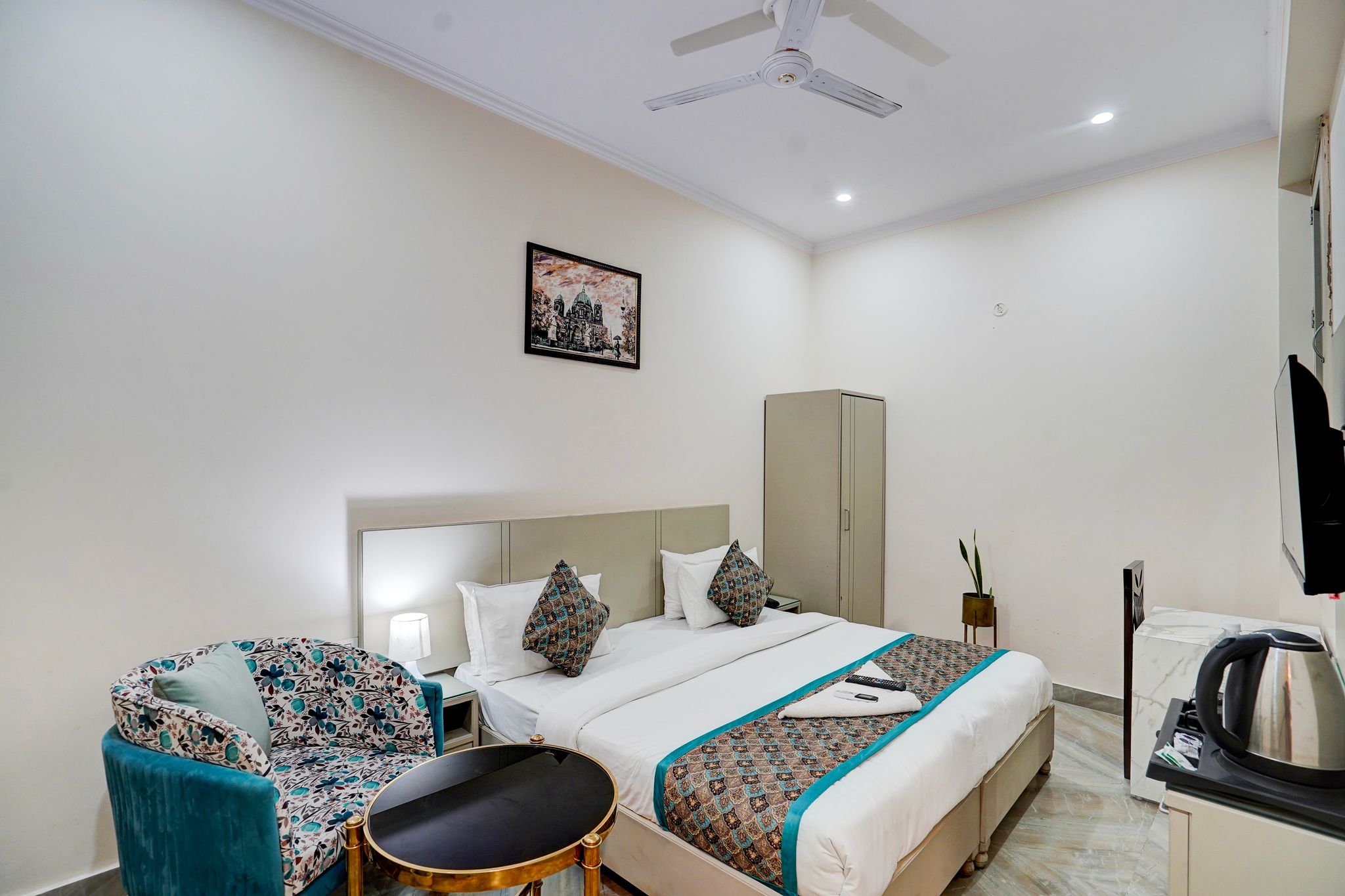  Hotel Taj Holiday Deluxe Double Room 8