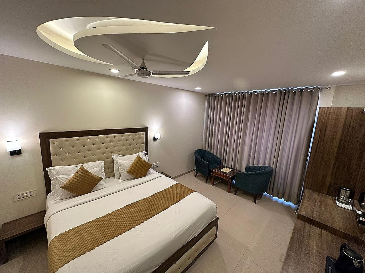 blue orchid Super Deluxe Air Conditioining Room 2