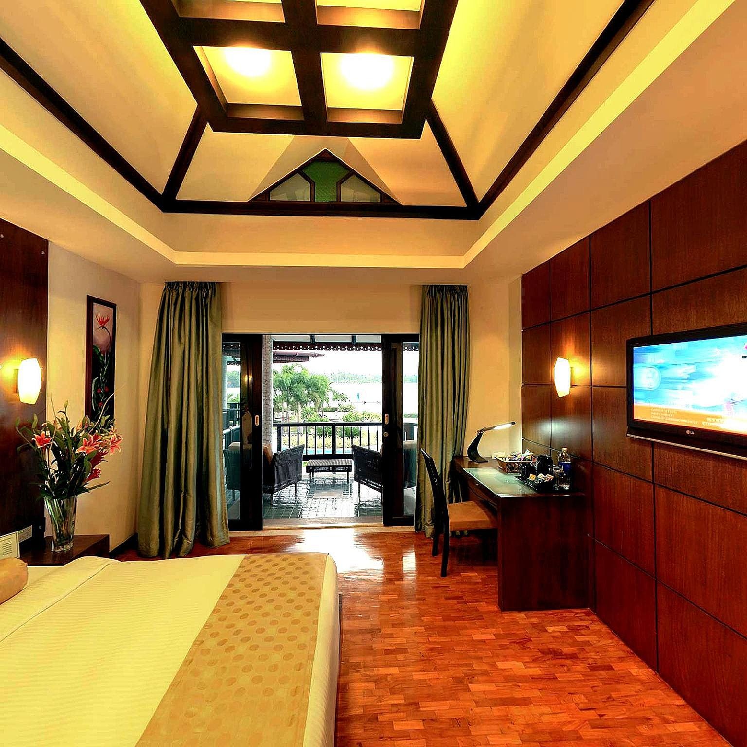 Cottage Room with Lake View