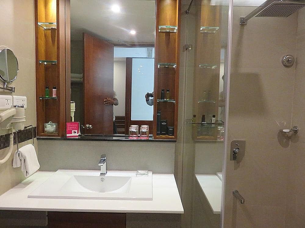 Ramada Resort by Wyndham Kochi Superior 1 King Bed Non Smoking Room 5