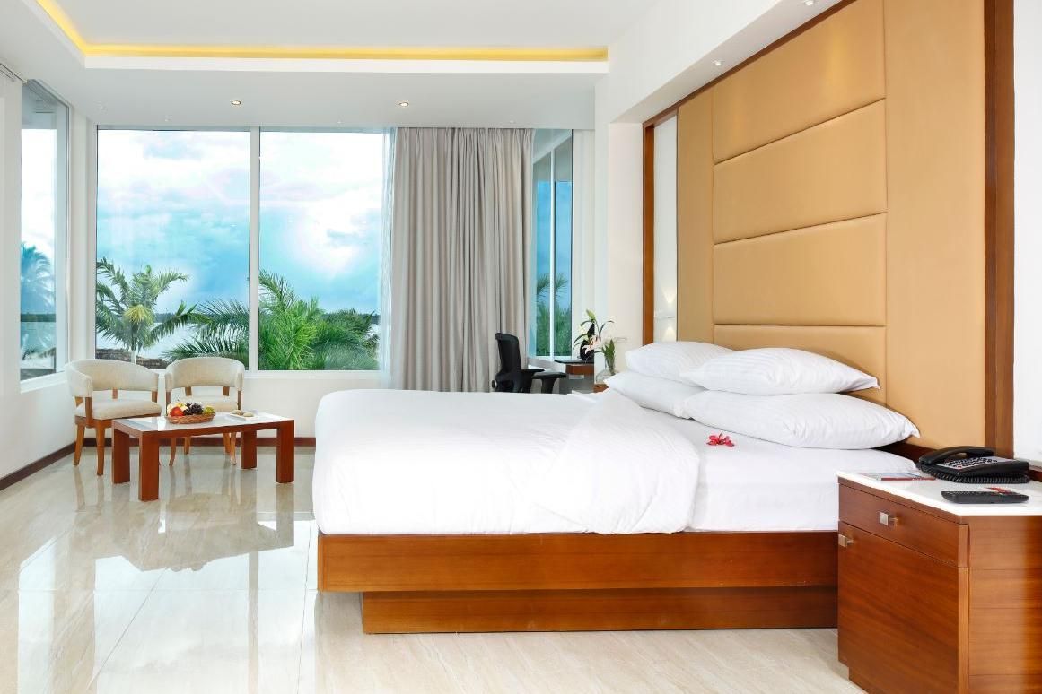 Ramada Resort by Wyndham Kochi Superior 1 King Bed Non Smoking Room 4