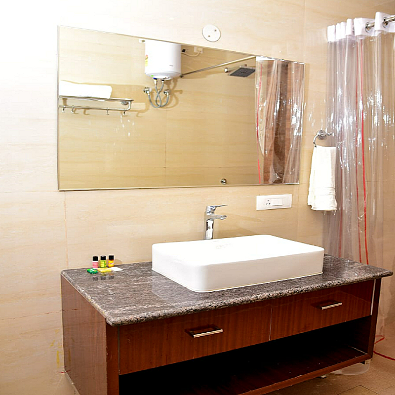 Hotel Olive Crown Deluxe Room 7