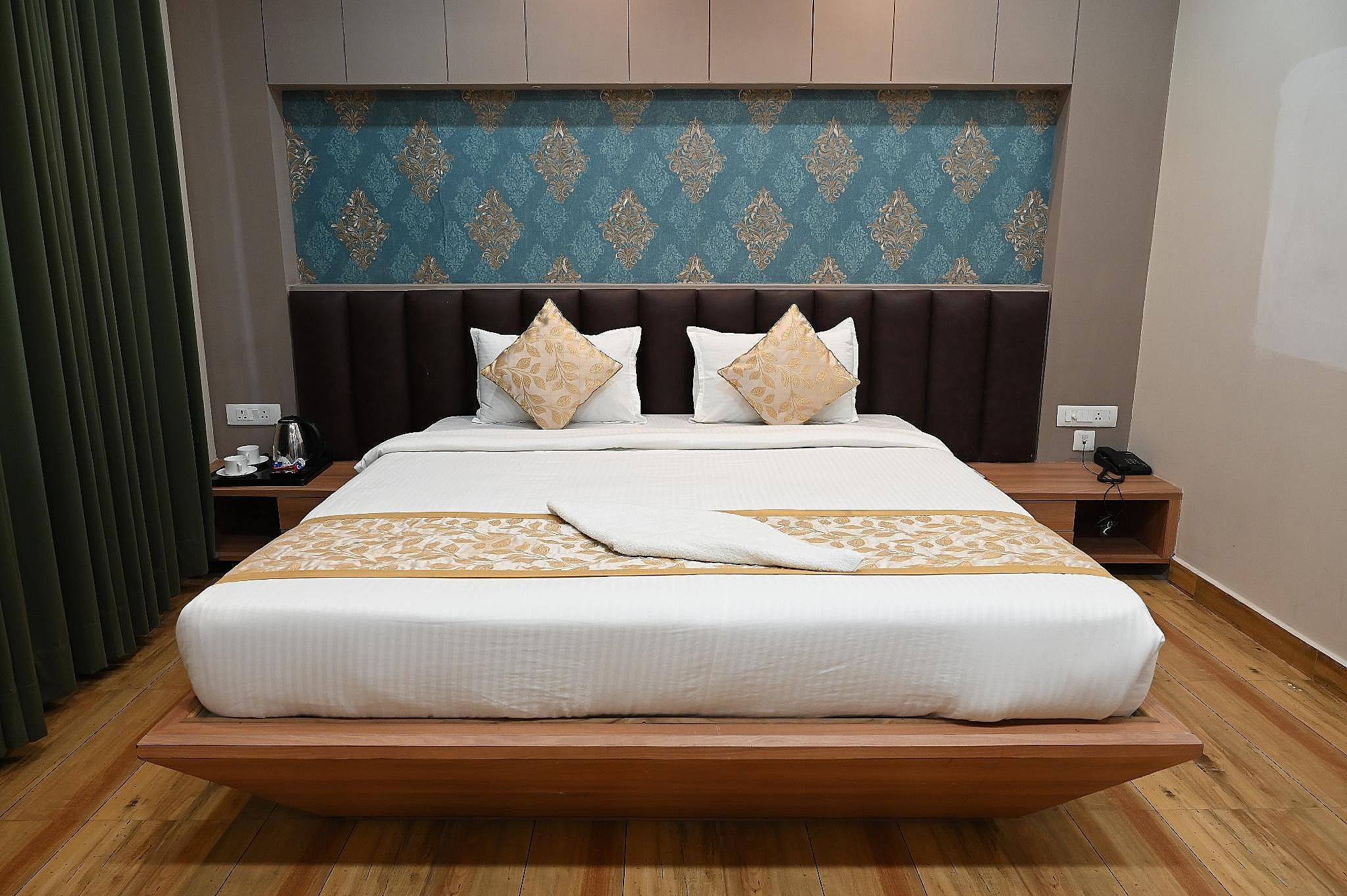 Hotel Olive Crown Deluxe Room 4