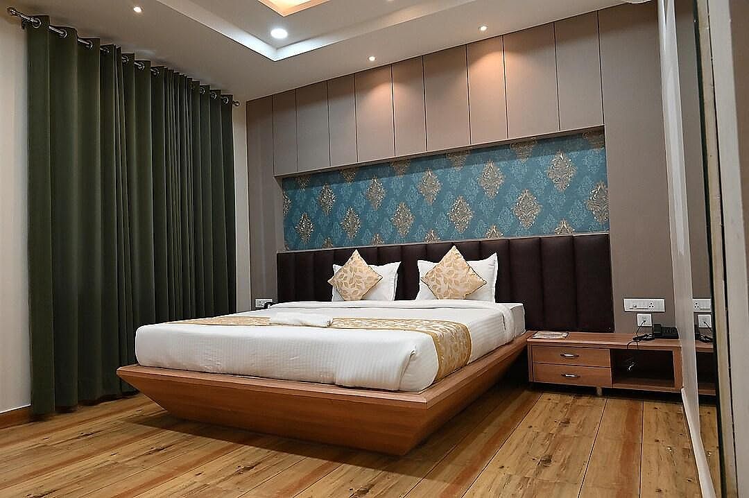 Hotel Olive Crown Deluxe Room 6