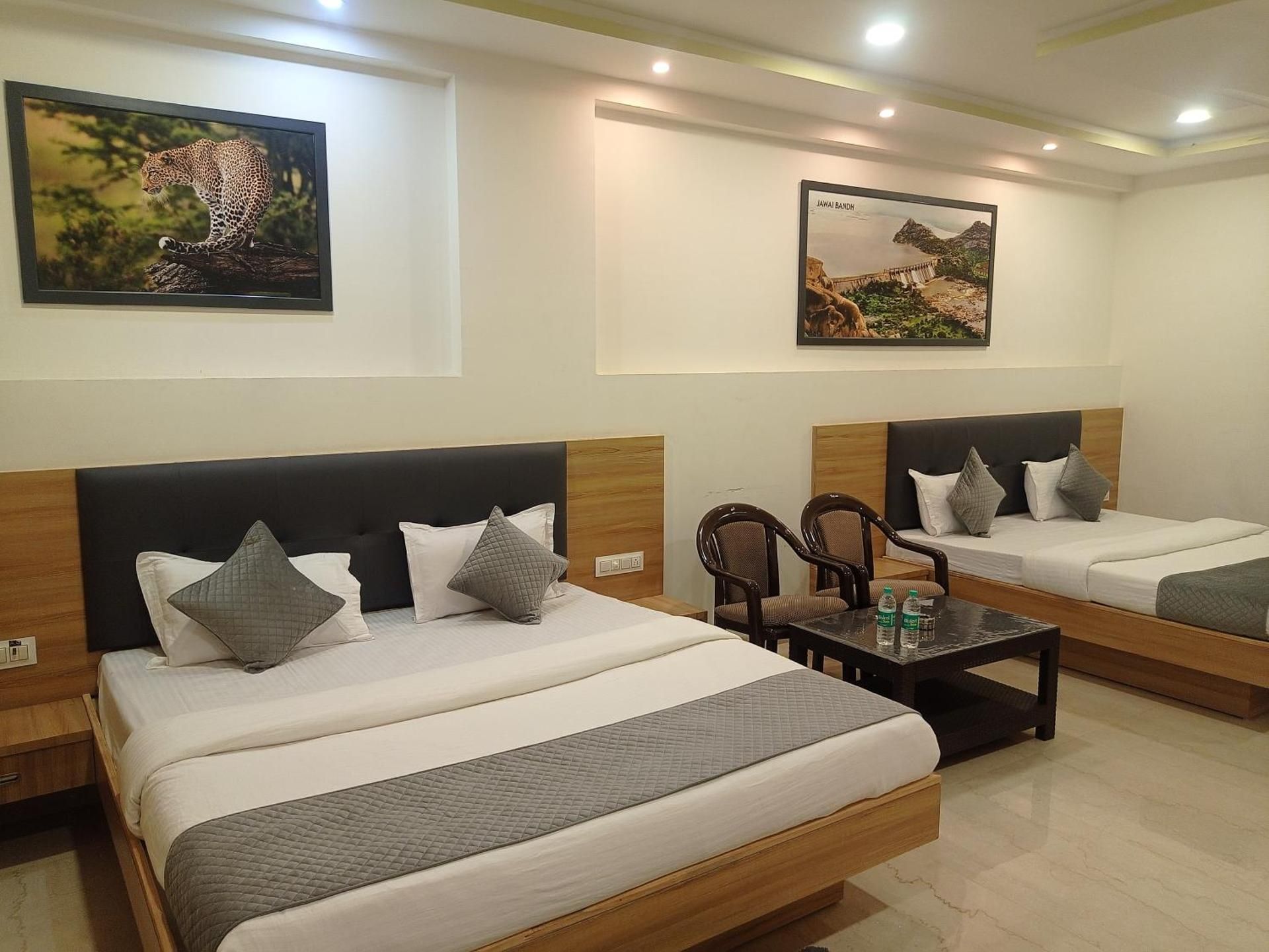 Super Deluxe Family Room