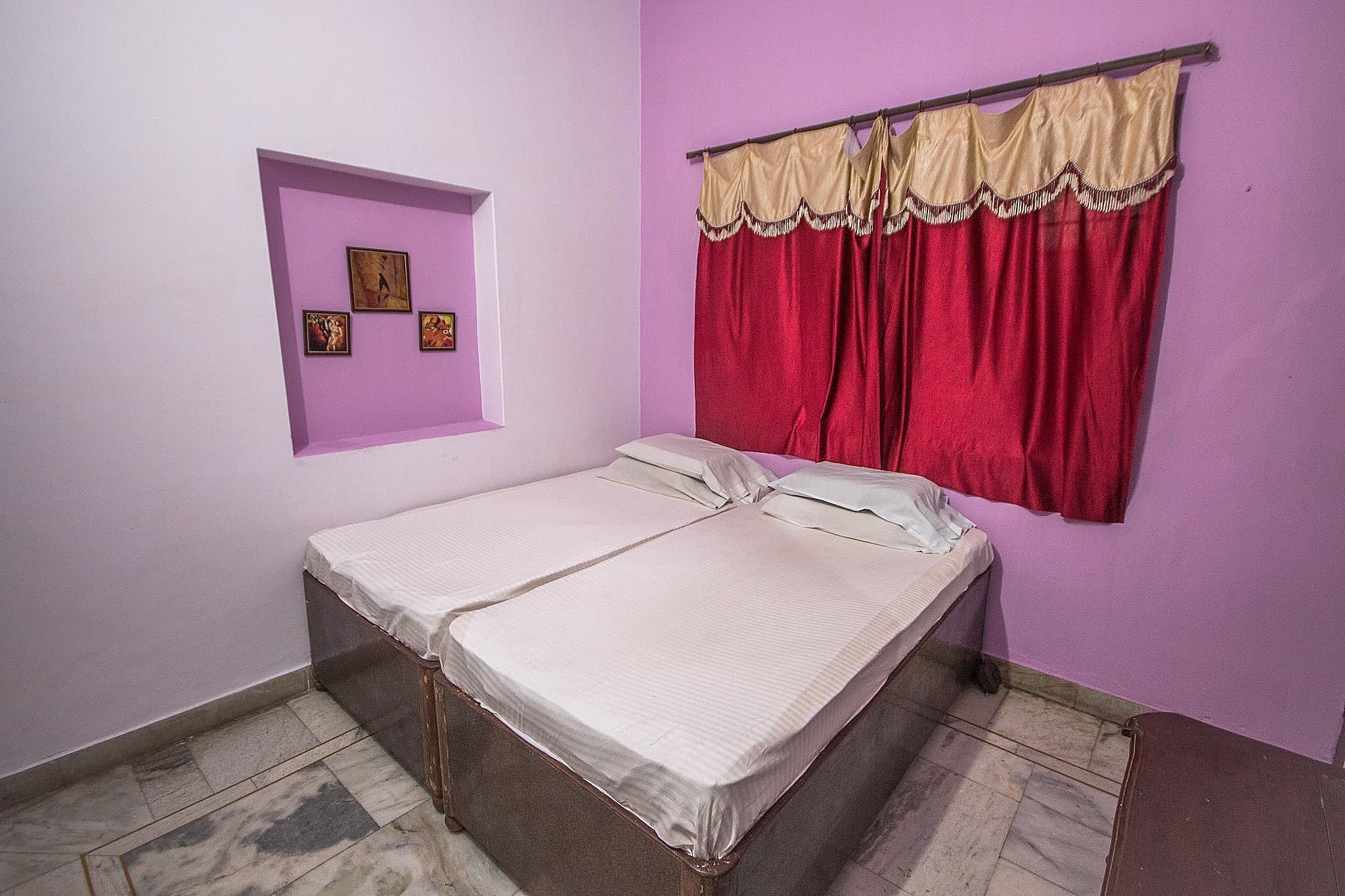Friends Guest House and Hostel Double Room