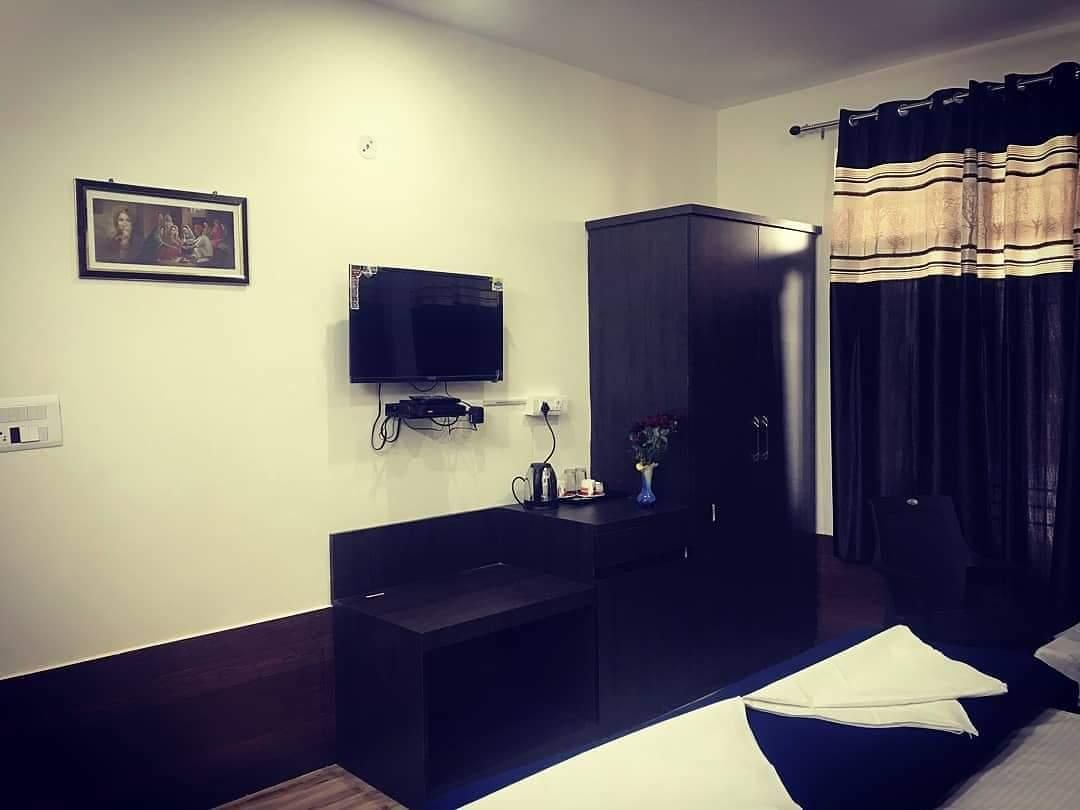 Himalayan Retreat Deluxe Room with Fan 3