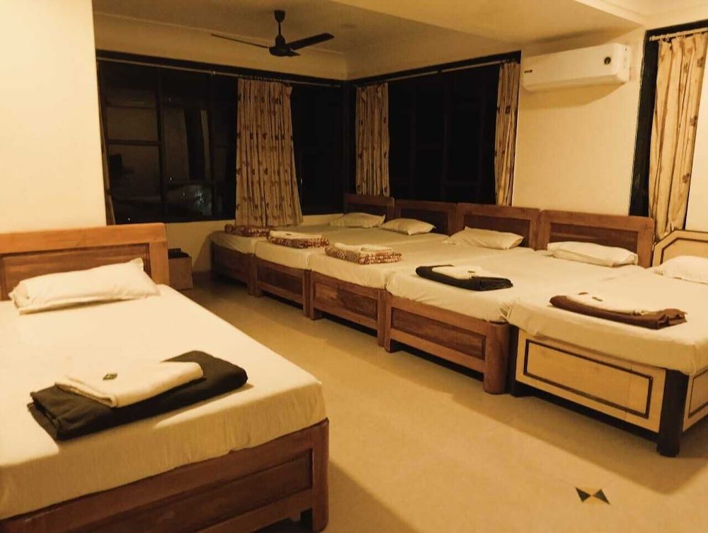 Kuber's Residency Six Bed Ac Room