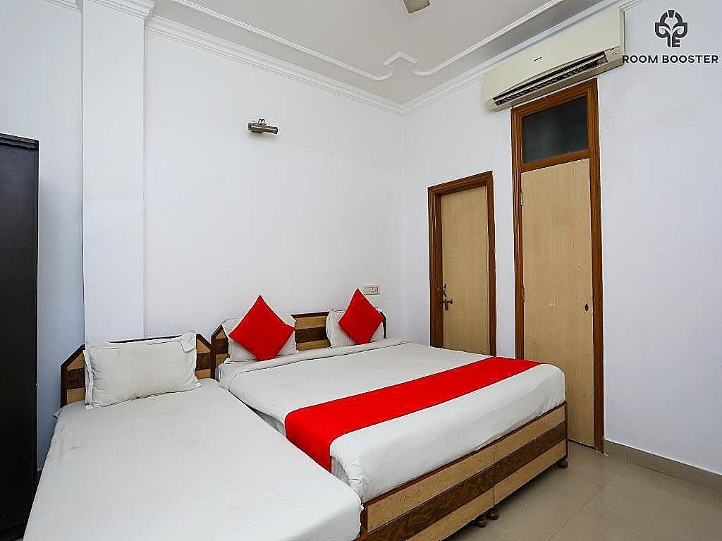 Hotel God Gift Deluxe Room with Free WIFi 2