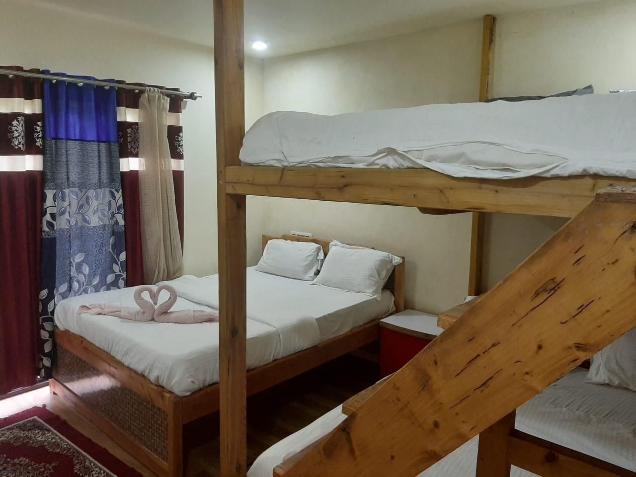 6-Bed Room