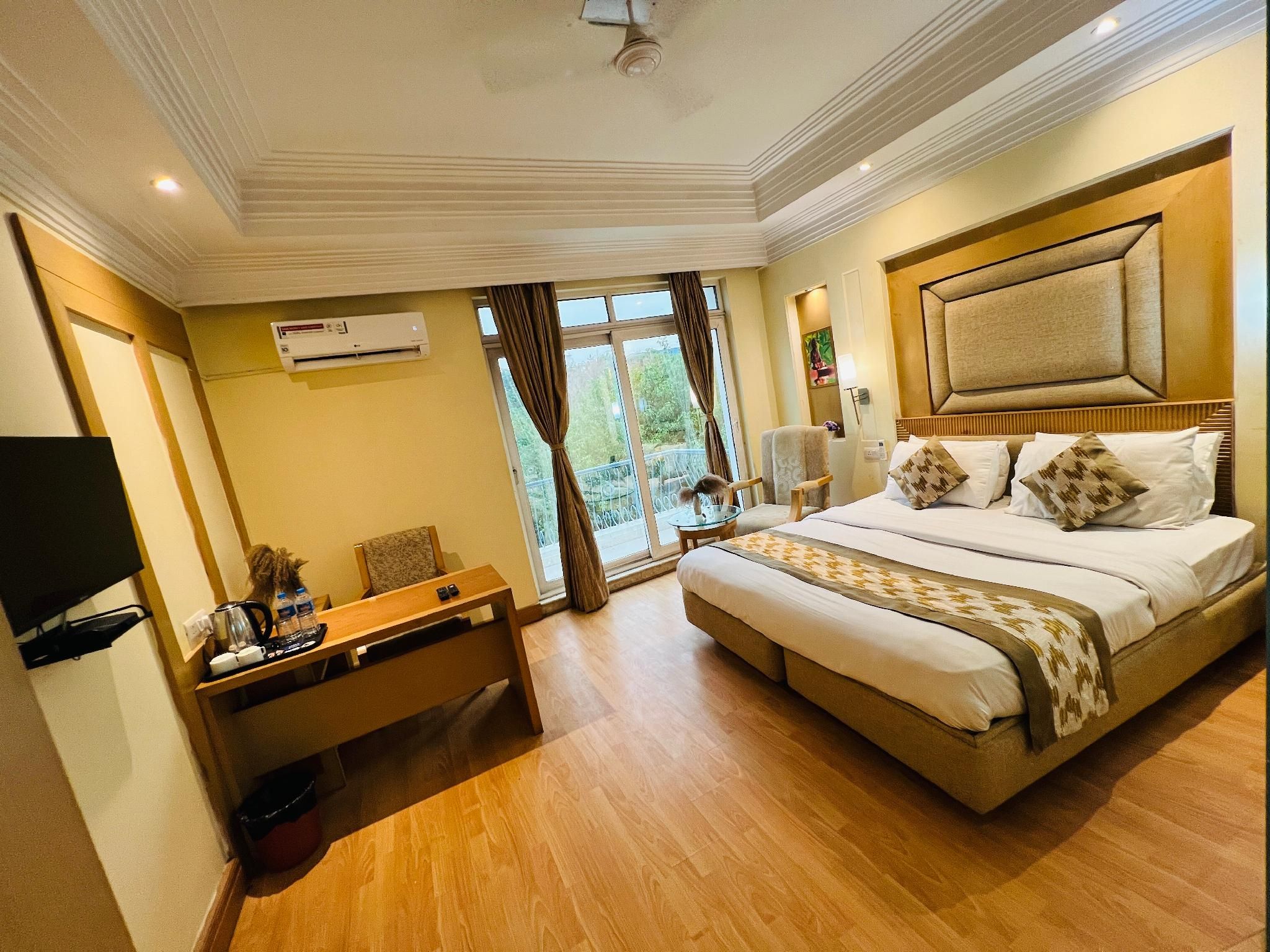 Hotel Inaya Suites - Rooms with Bathtub Suite with Balcony 2