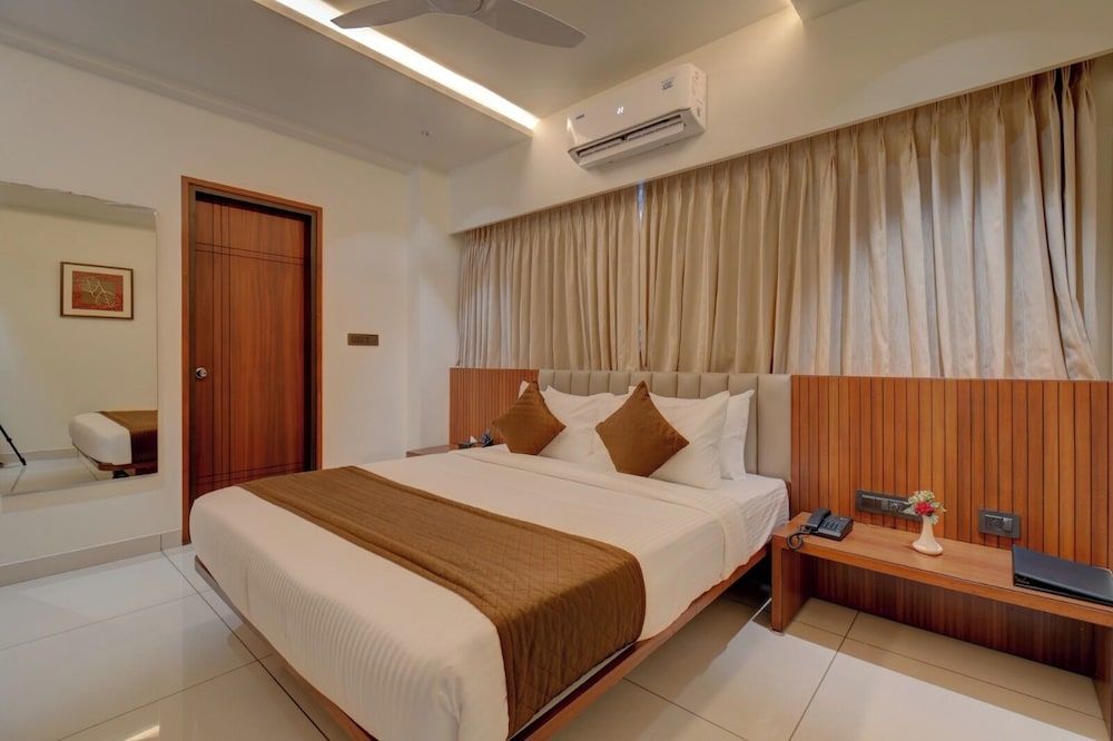 Hotel Hari Govindas Mysore - Explore the Heart of Mysore Superior Room with City View